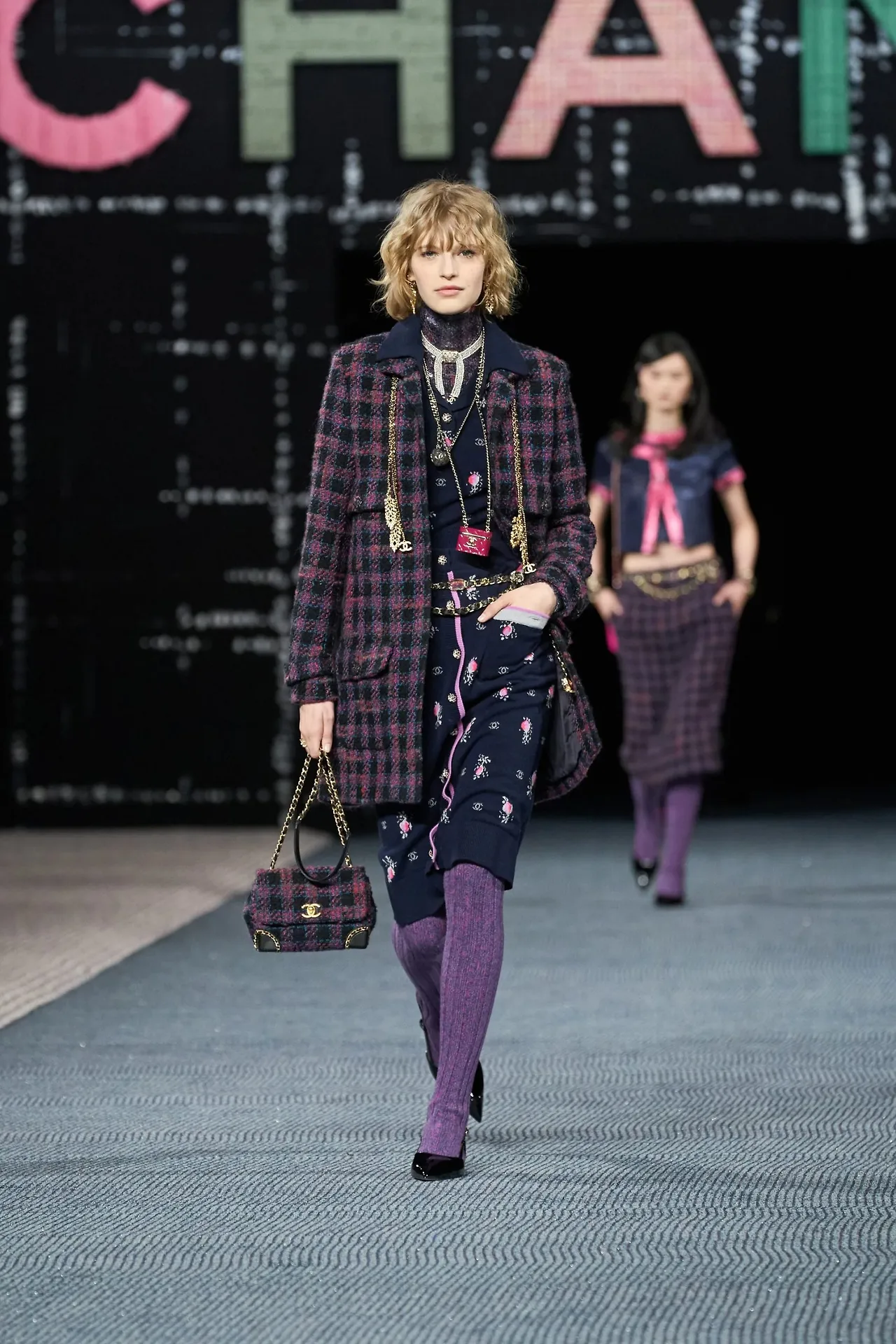 Chanel RTW Thu Đông 2022 look 16