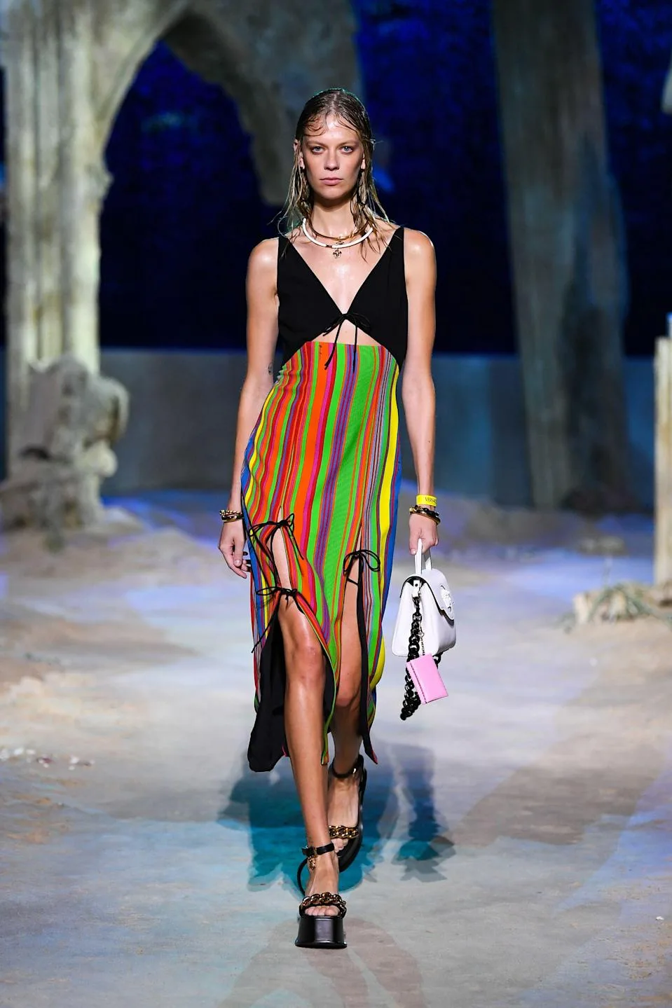 Versace 2021 kẻ sọc màu sắc