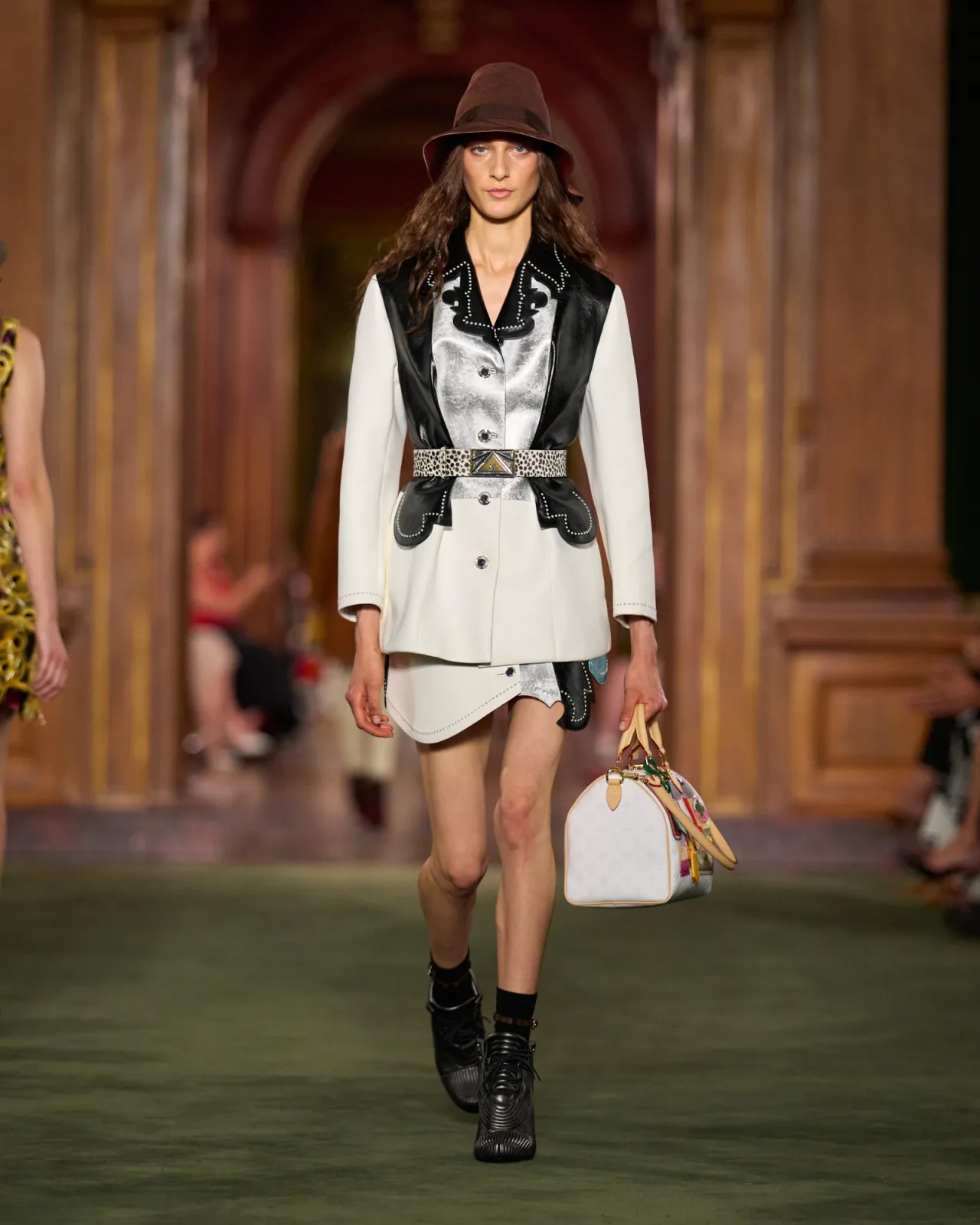 WOMEN_CRUISE_2027_Look_13