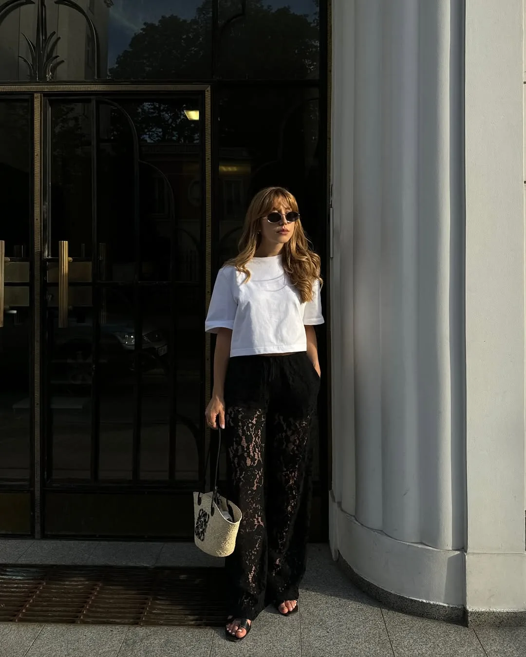 quần ren phối cùng áo thun croptop