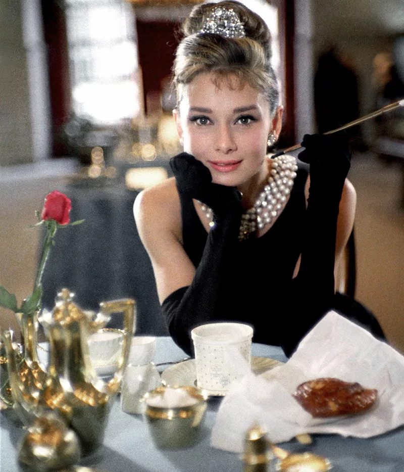 vẻ đẹp cổ điển của Audrey Hepburn vẻ đẹp cổ điển của Audrey Hepburn