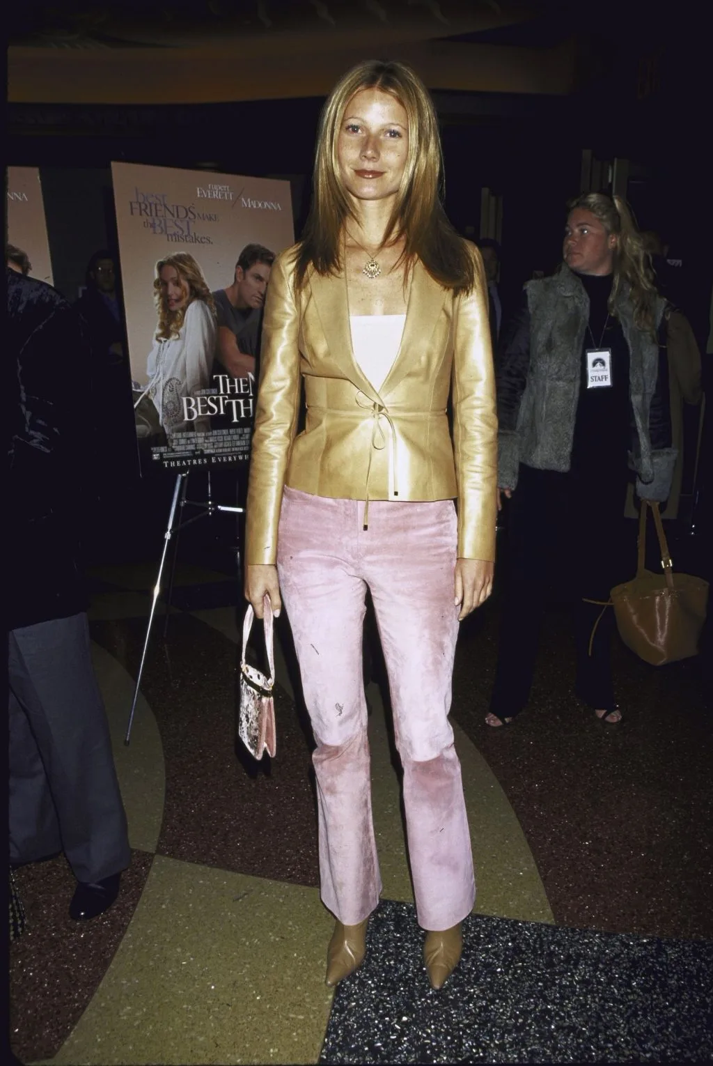 Gwyneth Paltrow phối áo quây cùng blazer