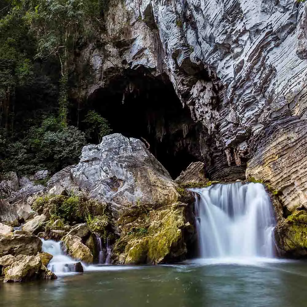 du lịch hang Tú Làn