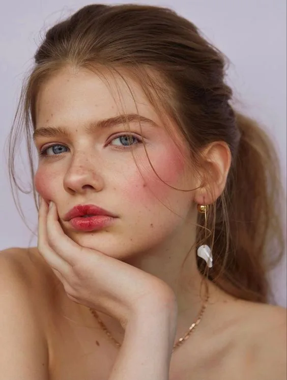 phong cách make up vintage tóc đuôi ngựa