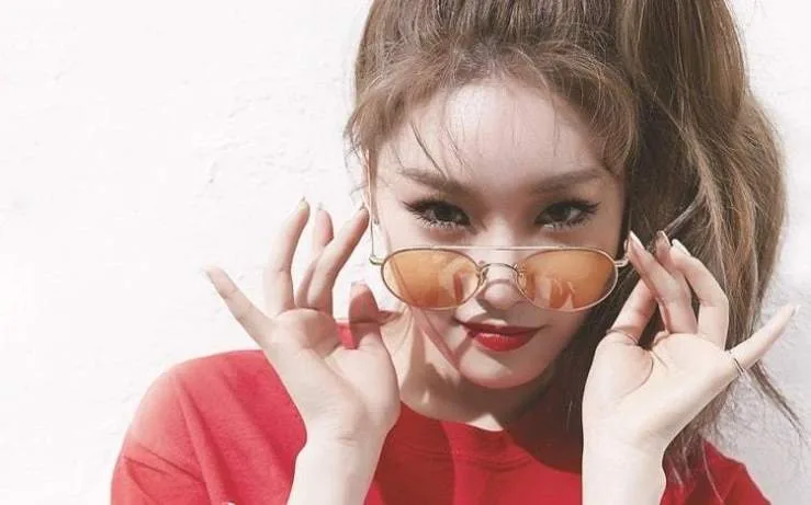 Một chút biến hóa với mái tóc, Kim Chung Ha vẫn ghi điểm tuyệt đối khi hóa thân thành cô nàng năng động, trẻ trung. kim chung ha năng động