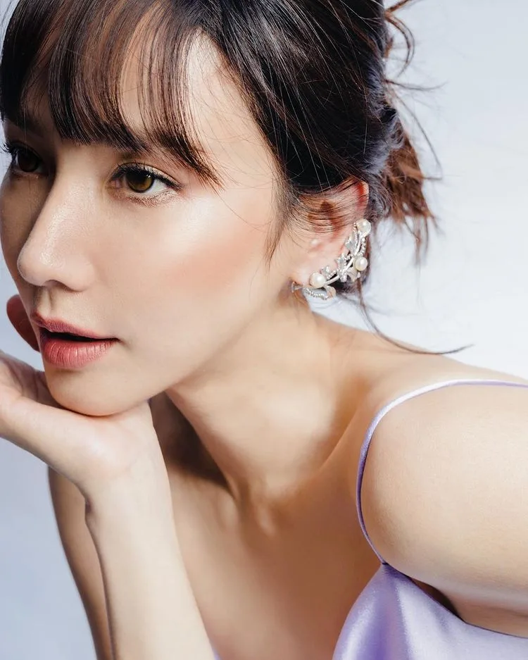 Tạo dáng khi chụp ảnh xương quai xanh Tạo dáng khi chụp ảnh xương quai xanh