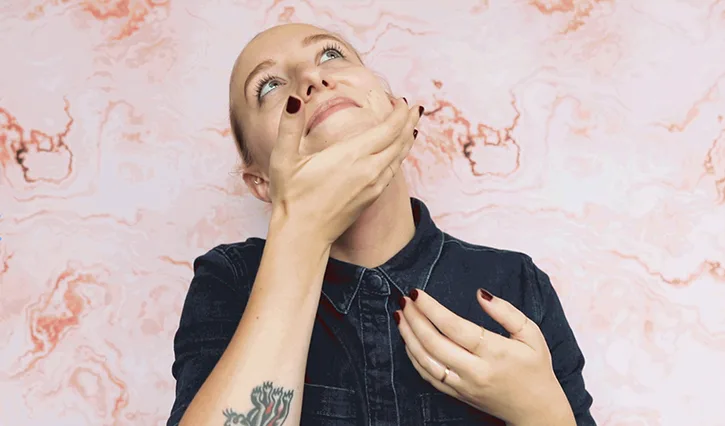 Động tác massage cơ mặt giúp giảm stress trong vòng 1 phút Động tác massage cơ mặt giúp giảm stress trong vòng 1 phút
