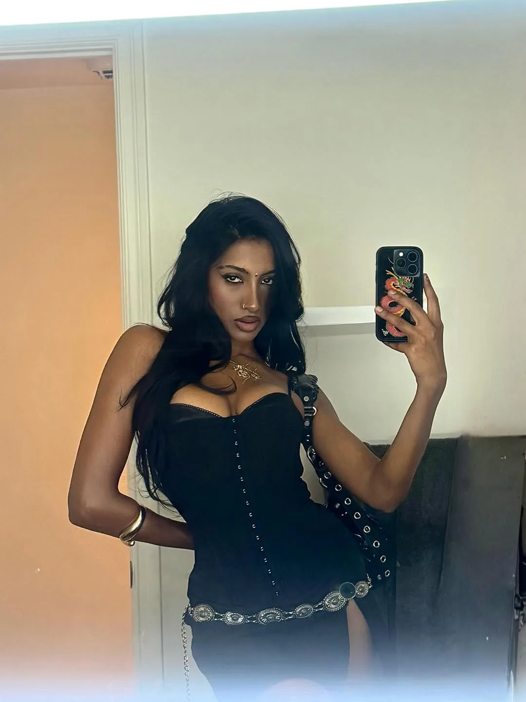 thời trang lana raj diện corset