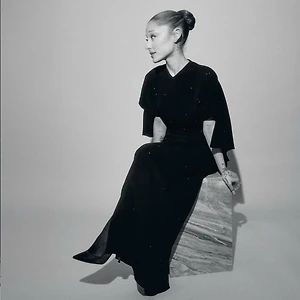 Cinematic Vintage: Thời trang tiệc tối đậm chất điện ảnh