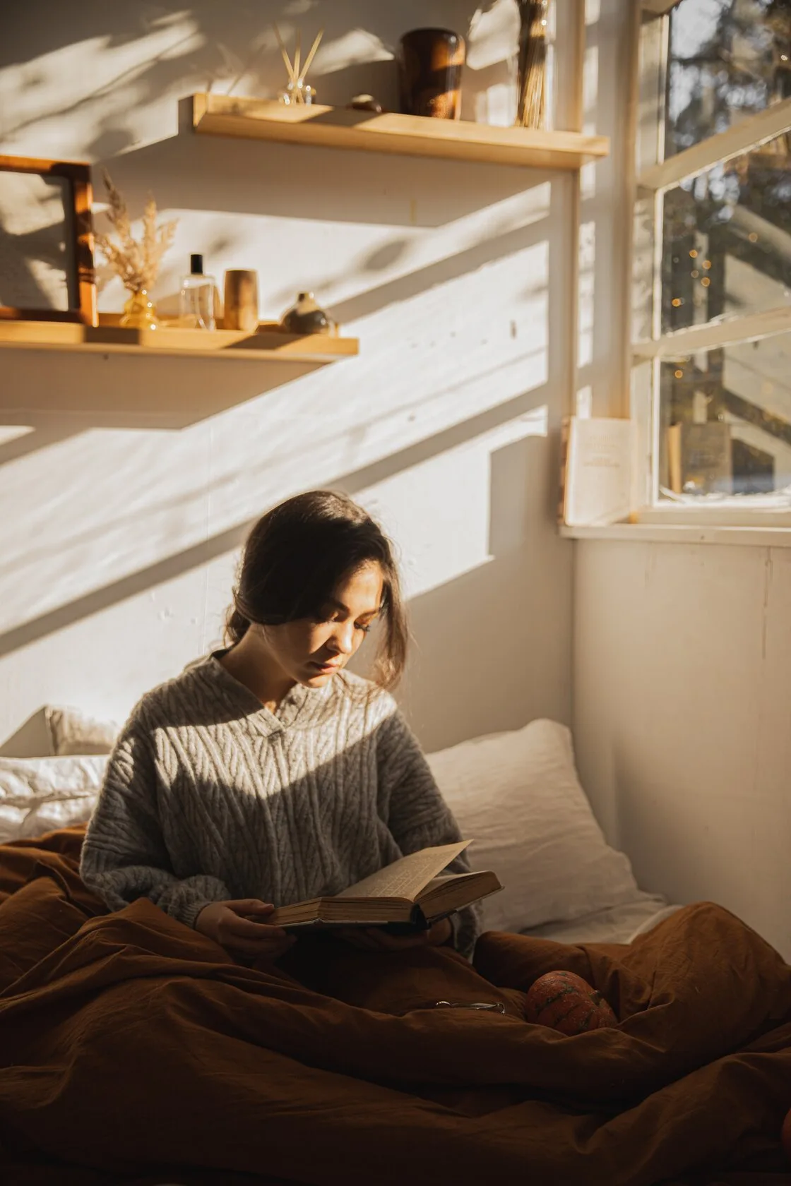 cô gái đọc sách trắc nghiệm