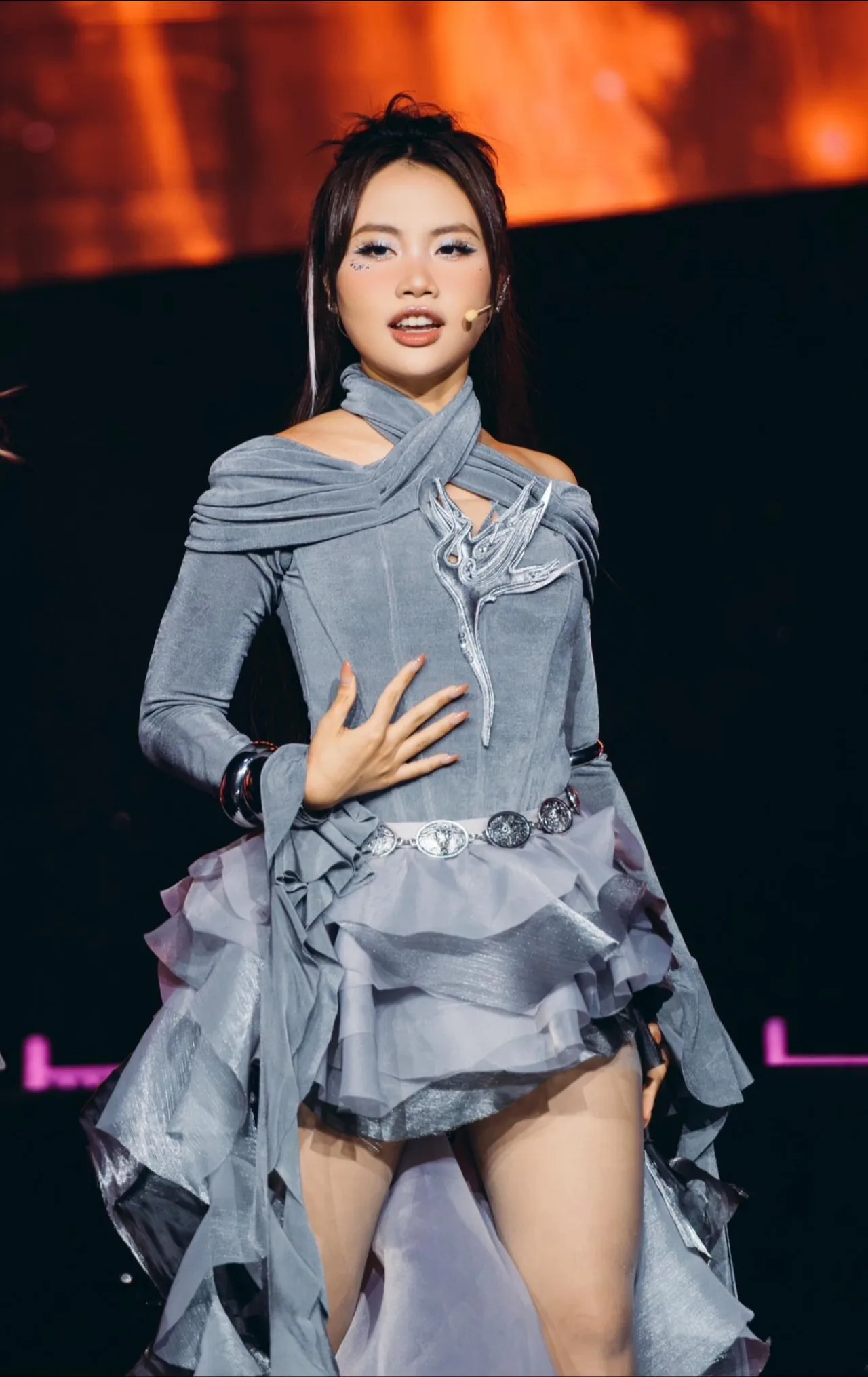 thời trang Phương Mỹ Chi sân khấu AAA