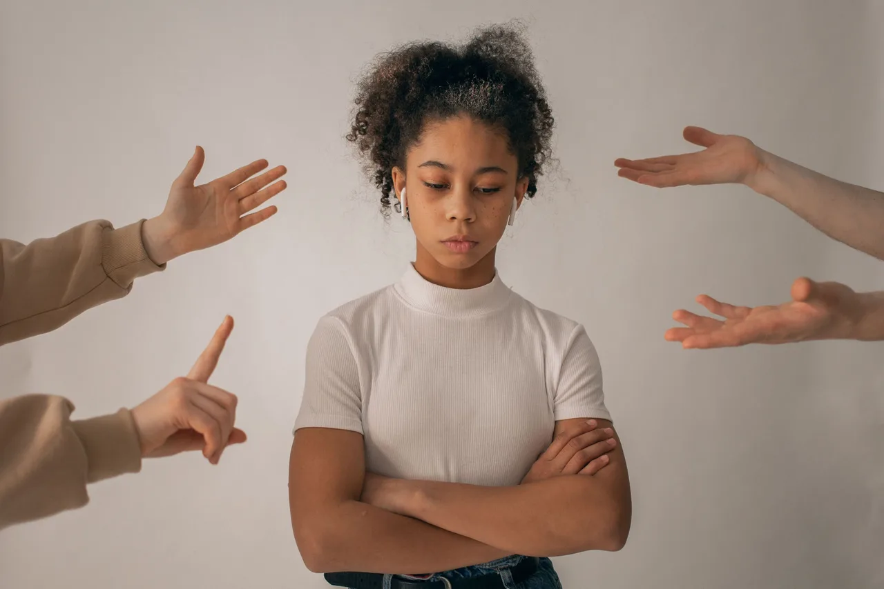 people pleasing: Bạn có đang quá cố gắng để làm hài lòng người khác?