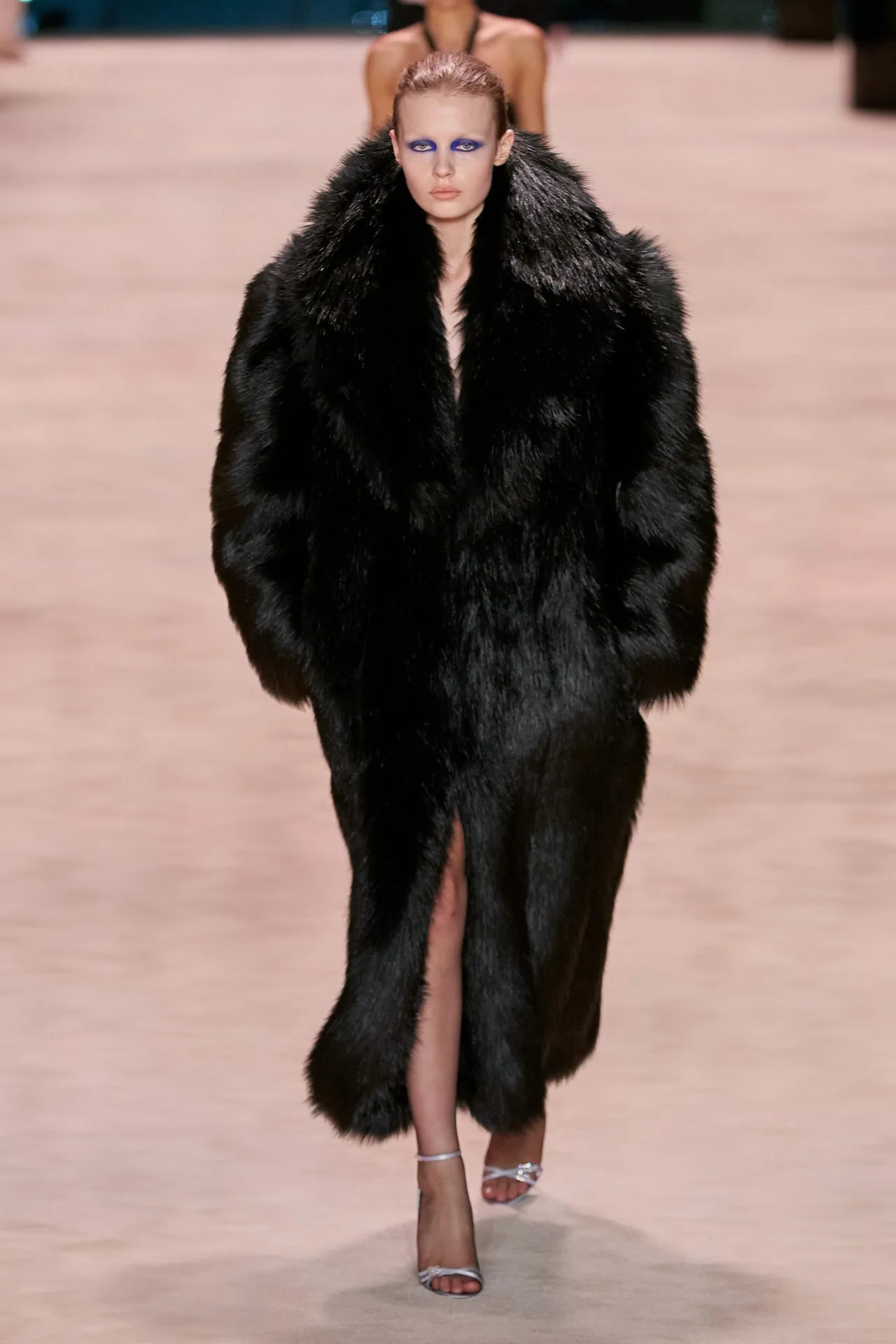 Saint Laurent ready-to-wear mùa Đông 2022 Look 43