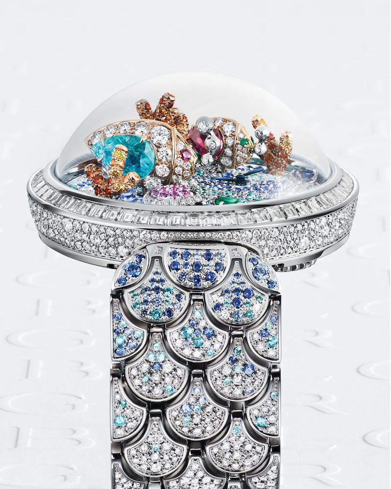 Mặt đồng hồ Notte Stellata Divas’ Dream với trung tâm là đĩa opal đen tạo chiều sâu huyền ảo.