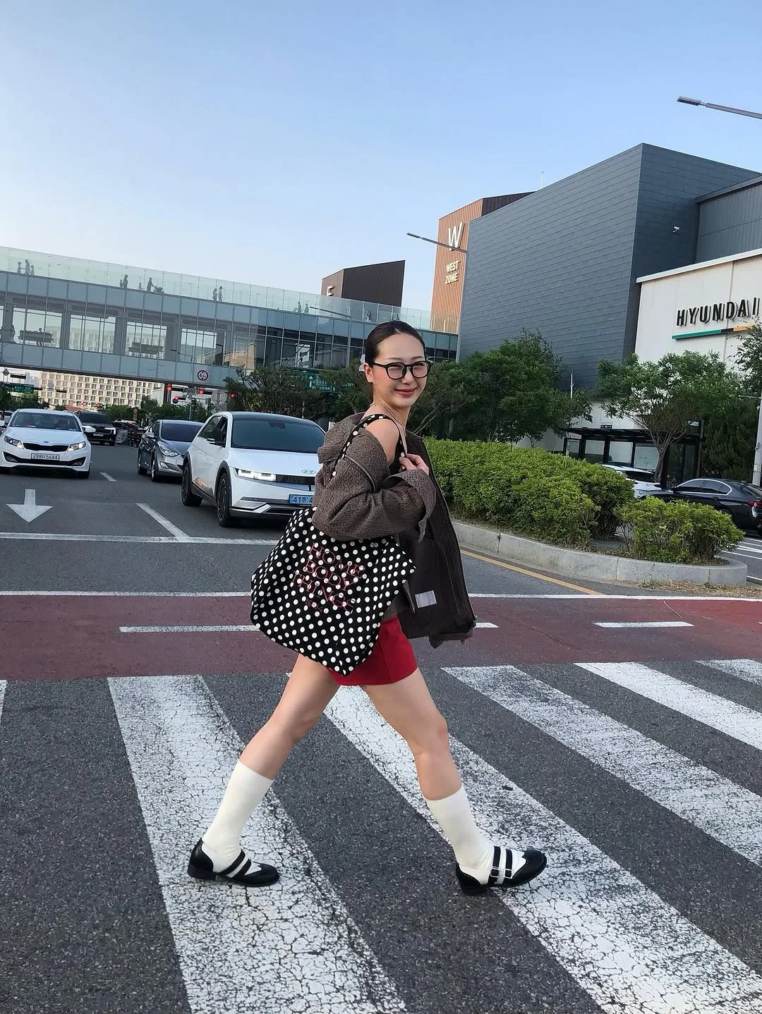 insunnya túi tote hoạ tiết