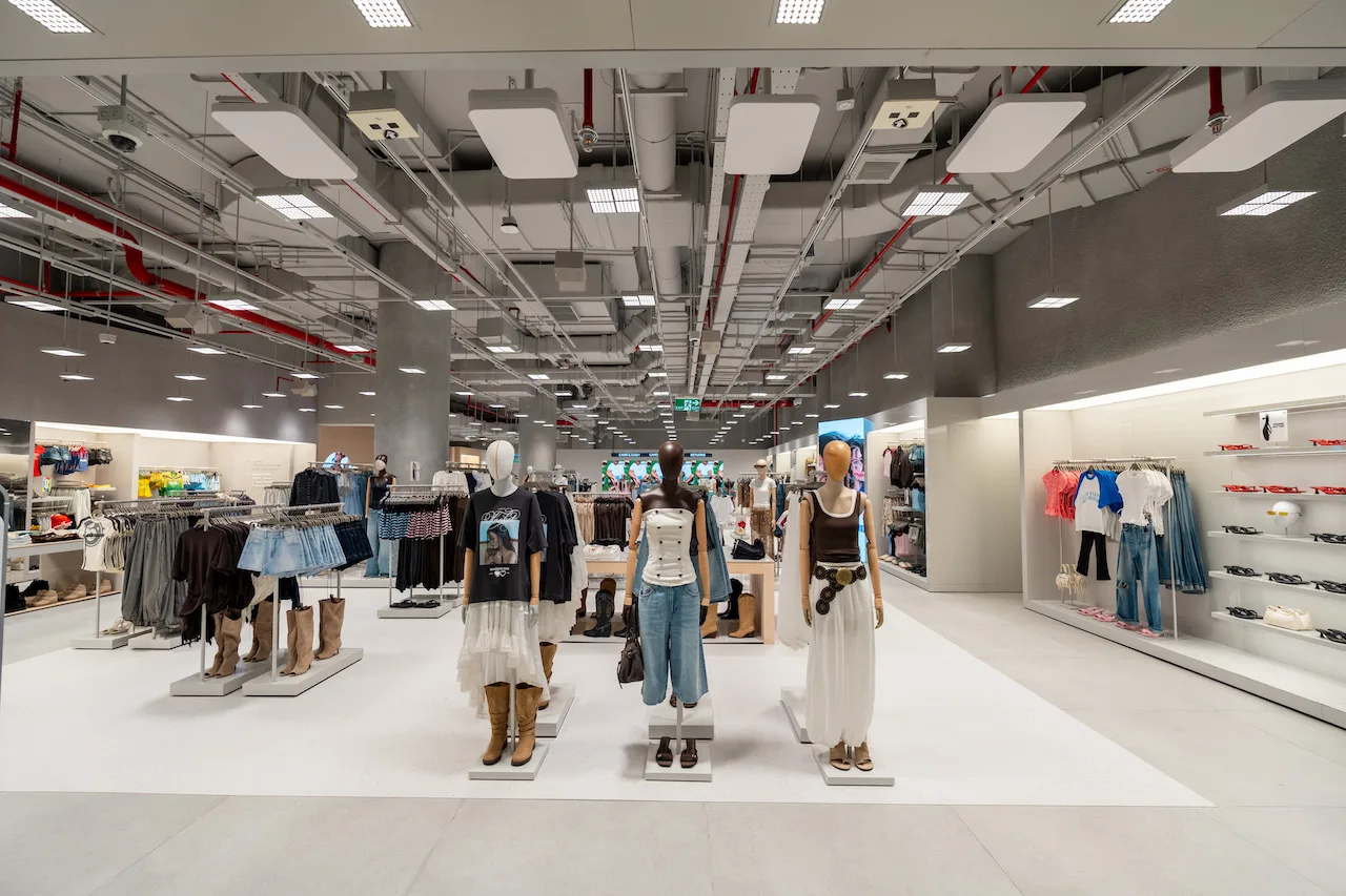 Cửa hàng BERSHKA tại Hanoi Centre