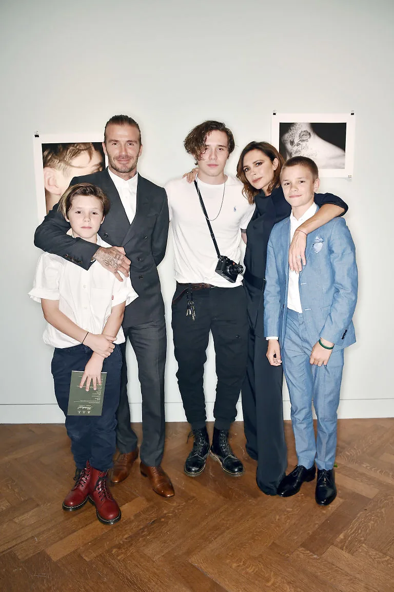 Beckham và vợ cùng với 4 cậu con trai lớn