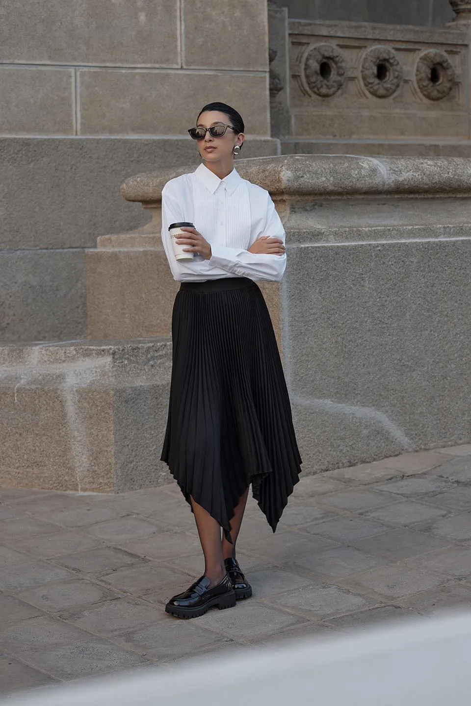 sơ mi oversized phối váy đen 