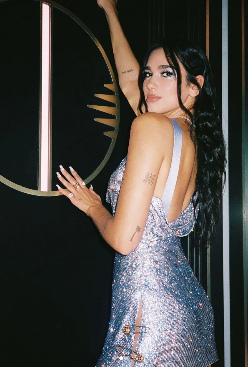 dua lipa váy ánh bạc