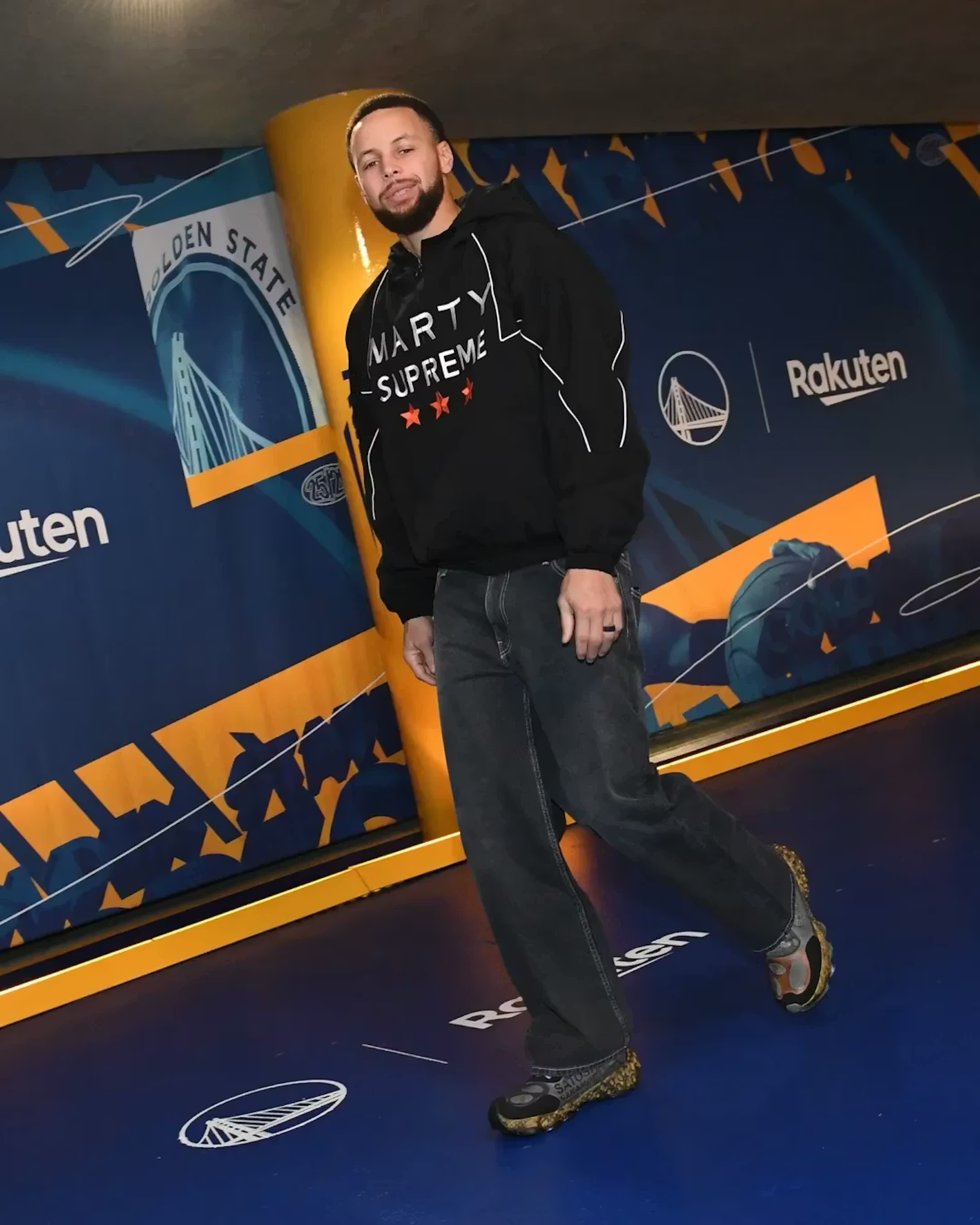 @stephencurry30 diện áo Marty Supreme