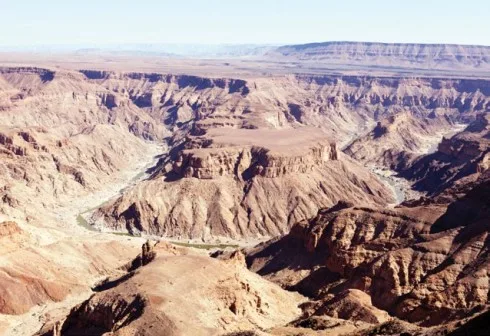 Du lich Namibia tieng goi noi hoang da 11
