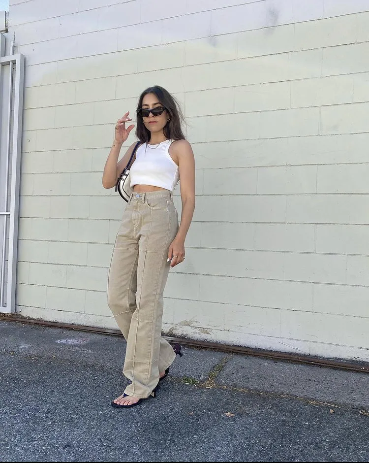 áo ba lỗ trắng phối quần jeans cạp cao