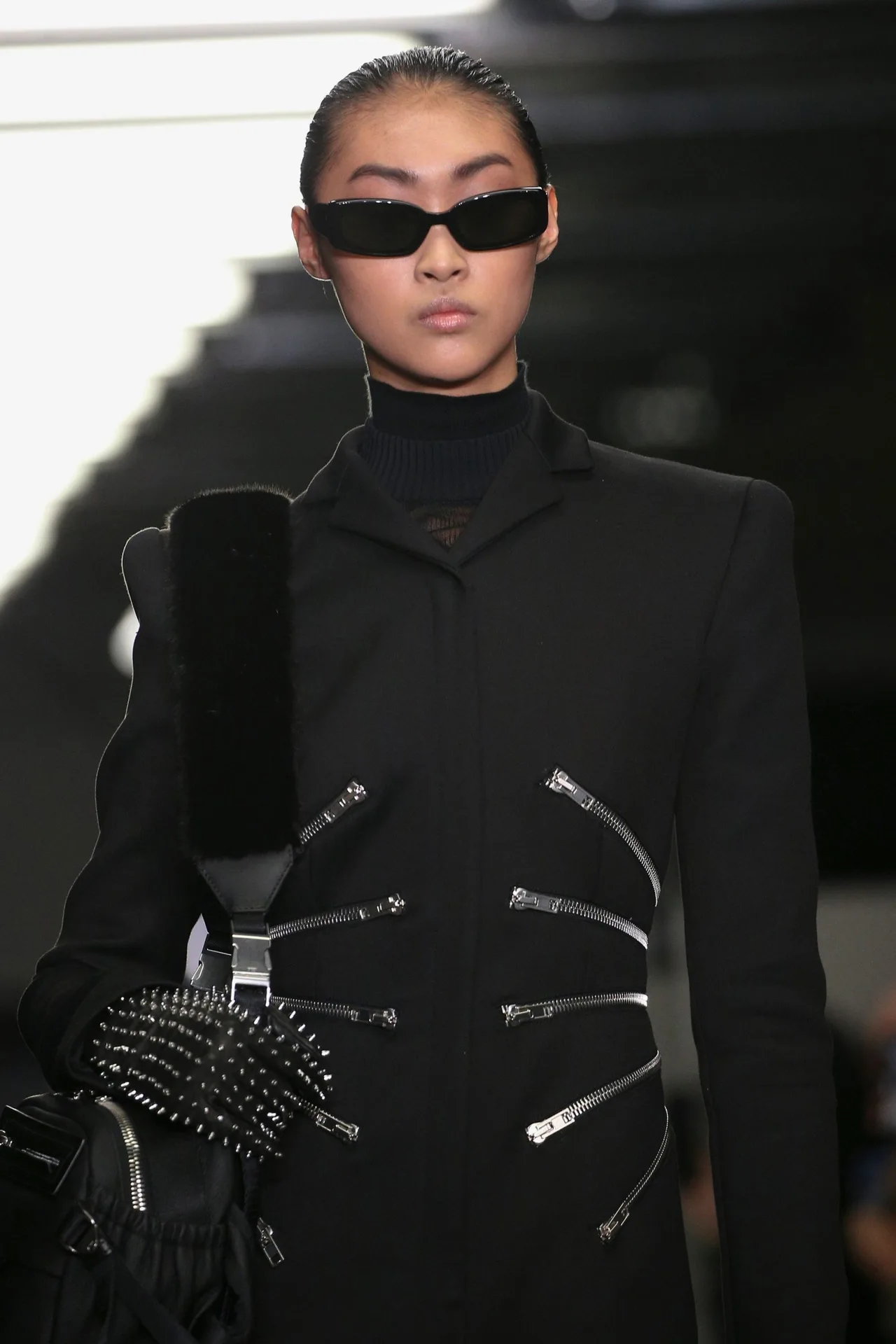 Alexander Wang Fall 2018 thời trang da