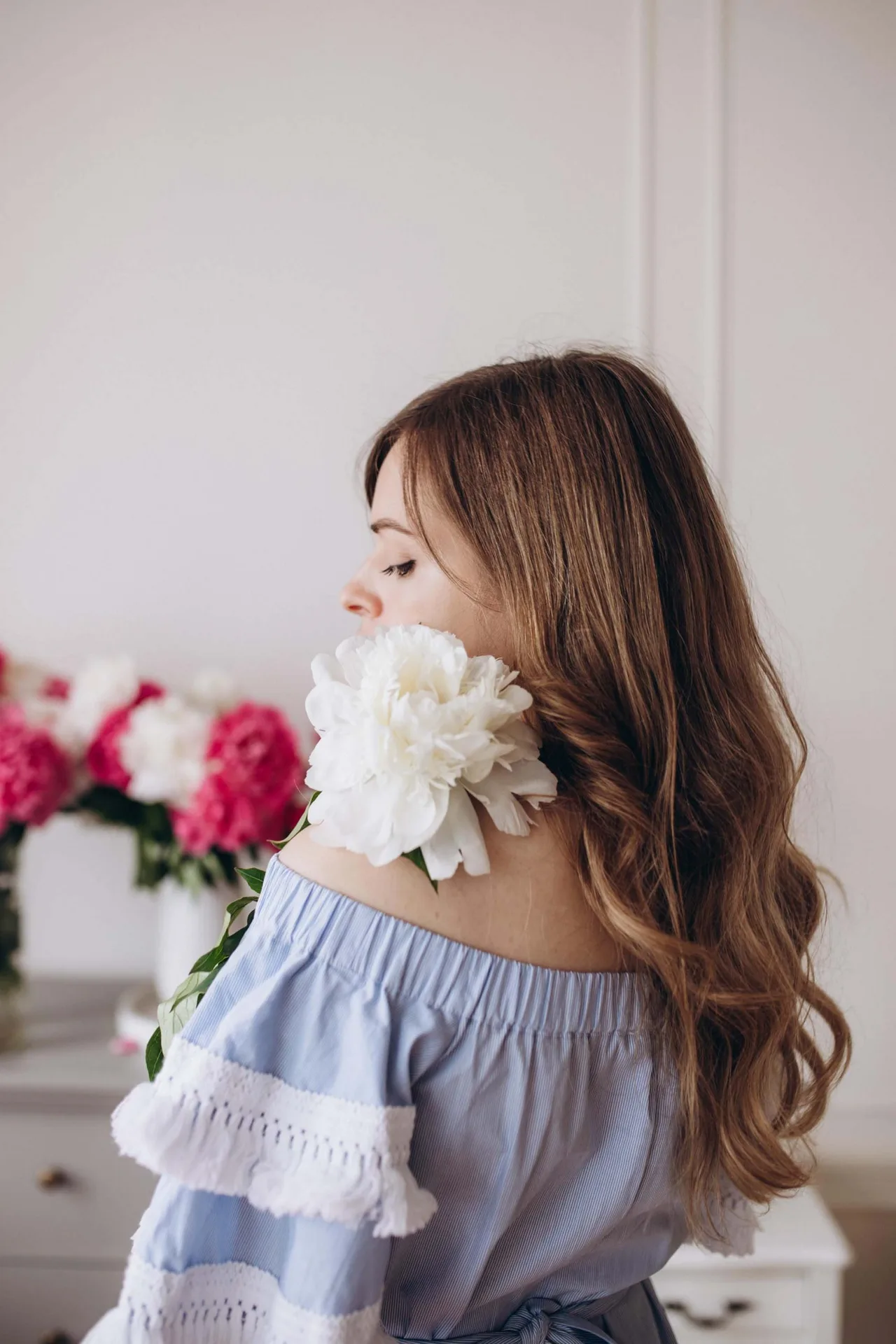 chữa lành và loại bỏ bi quan Cô gái học cách chữa lành với nỗi buồn