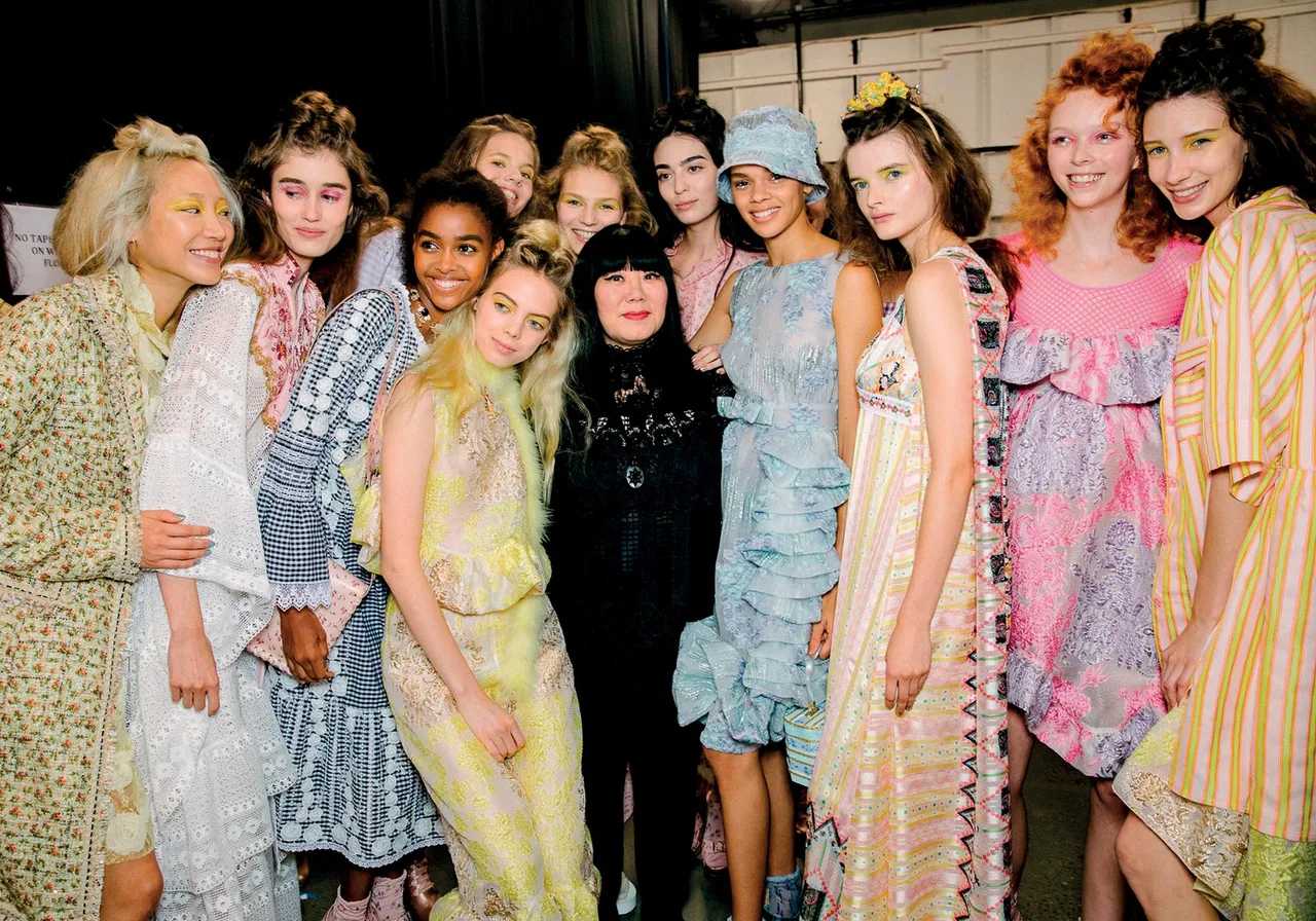 hậu trường nhà thiết kế Anna Sui hậu trường nhà thiết kế Anna Sui