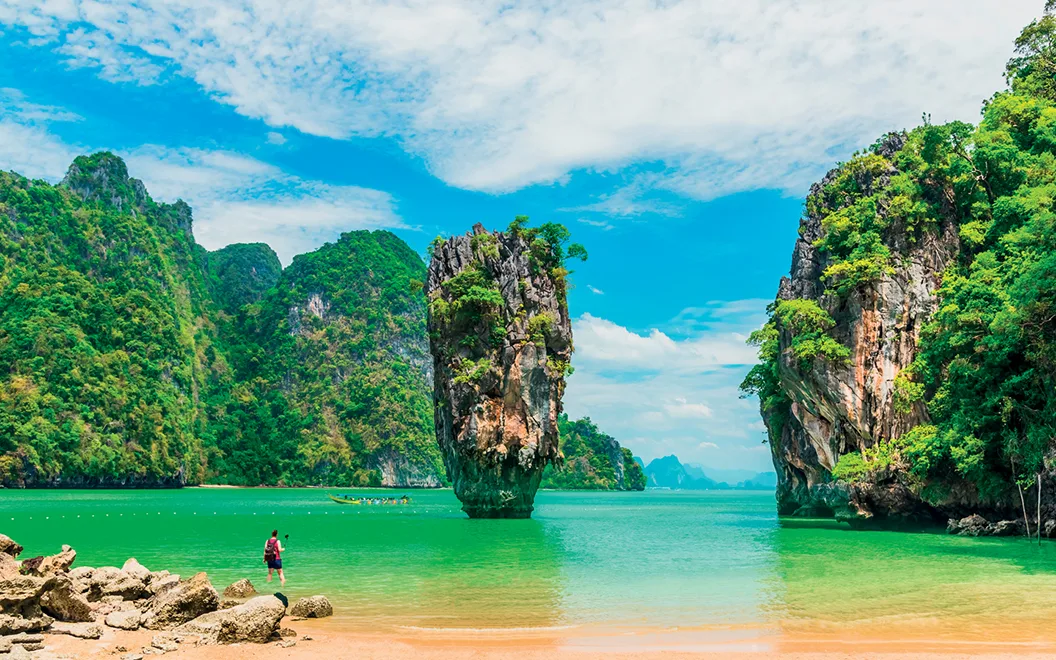 Phuket 1 vùng biển xanh trong và những cột đá tự nhiên ở phuket
