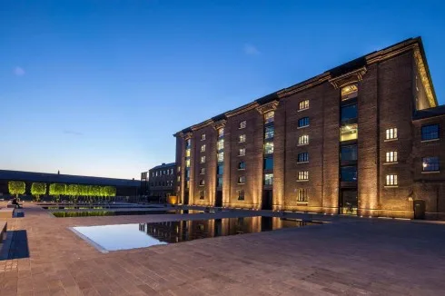 Central Saint Martins, University of the Arts London (Luân Đôn, Anh) hoc vien thoi trang Central Saint Martins