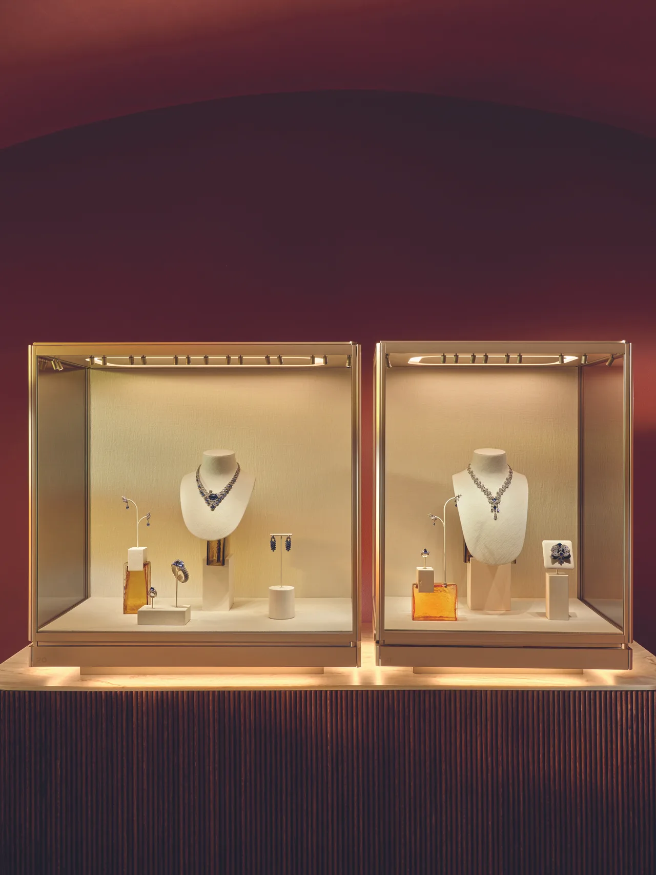 Không gian trưng bày BST High Jewelry "Le Chœur des Pierres" của Cartier