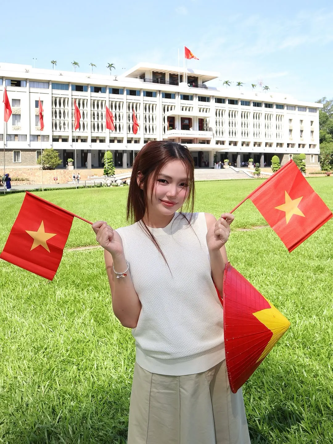 tramemm diện nón lá truyền thống