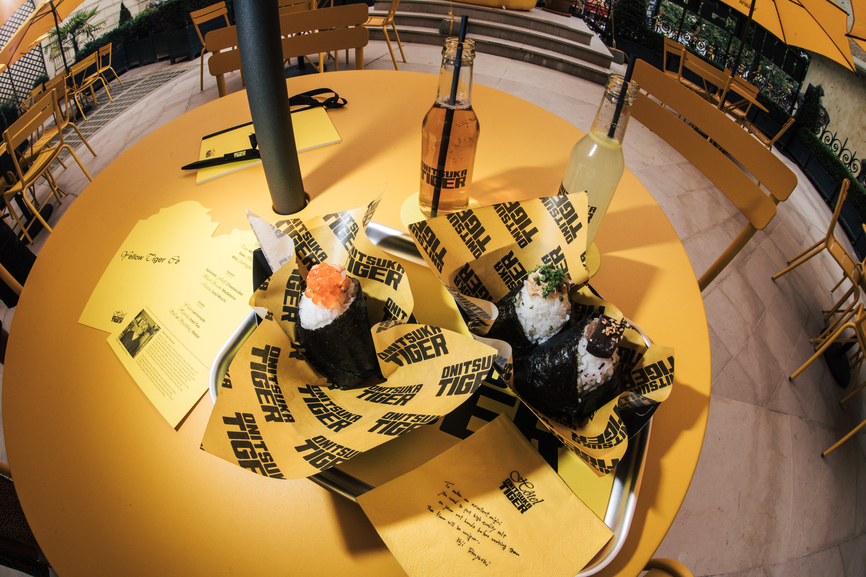 'YELLOW TIGER CAFÉ'