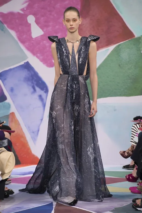 Thiết kế chốt lại show diễn thành công của Schiaparelli 