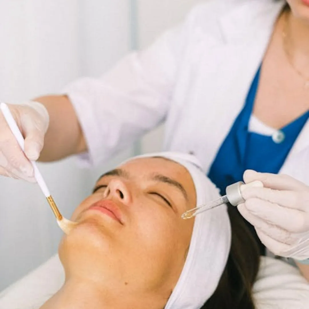 Thực hiện các liệu trình ở da liễu giúp giảm nám da