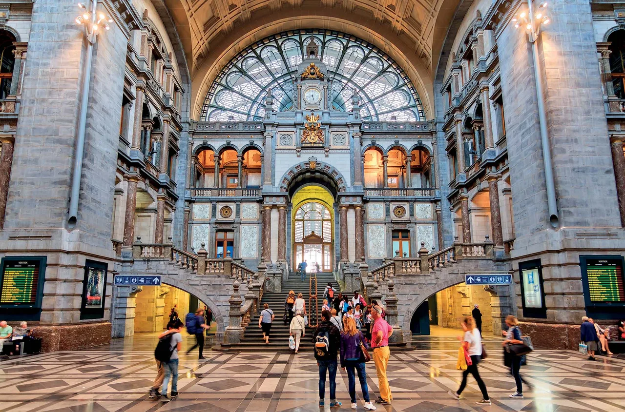 Hà Lan ga trung tâm Antwerp Hà Lan ga trung tâm Antwerp