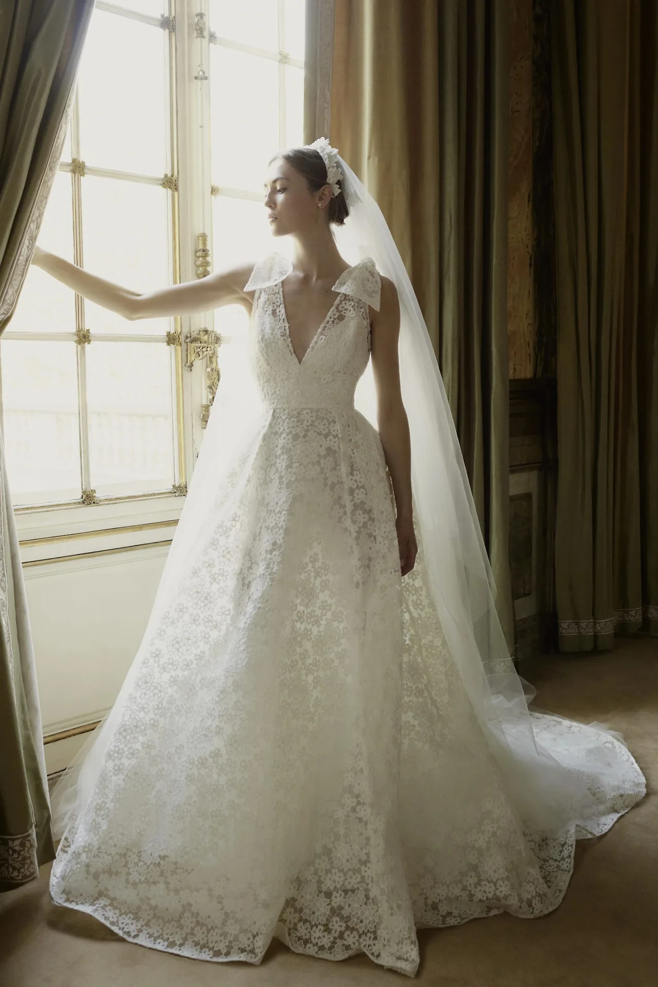 váy cổ chữ V Elie Saab