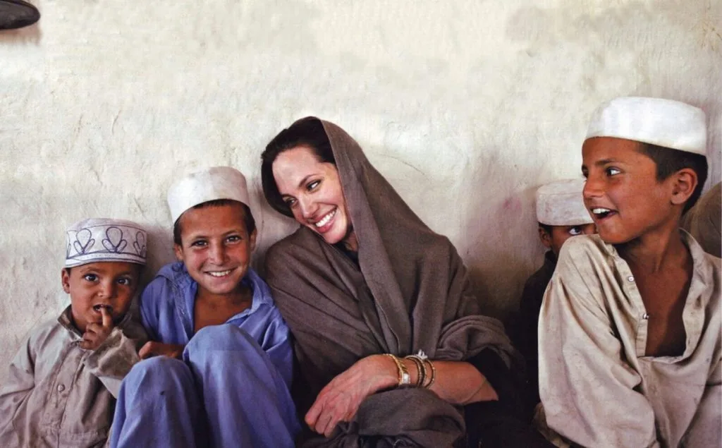 hoạt động nhân quyền của nữ diễn viên Angelina Jolie 02