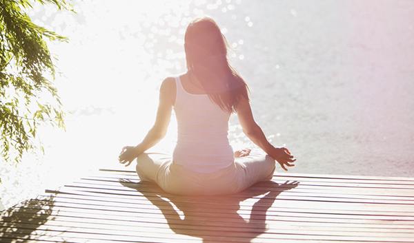 5 tư thế đơn giản tập yoga tại nhà giúp cải thiện sức khỏe và vóc dáng