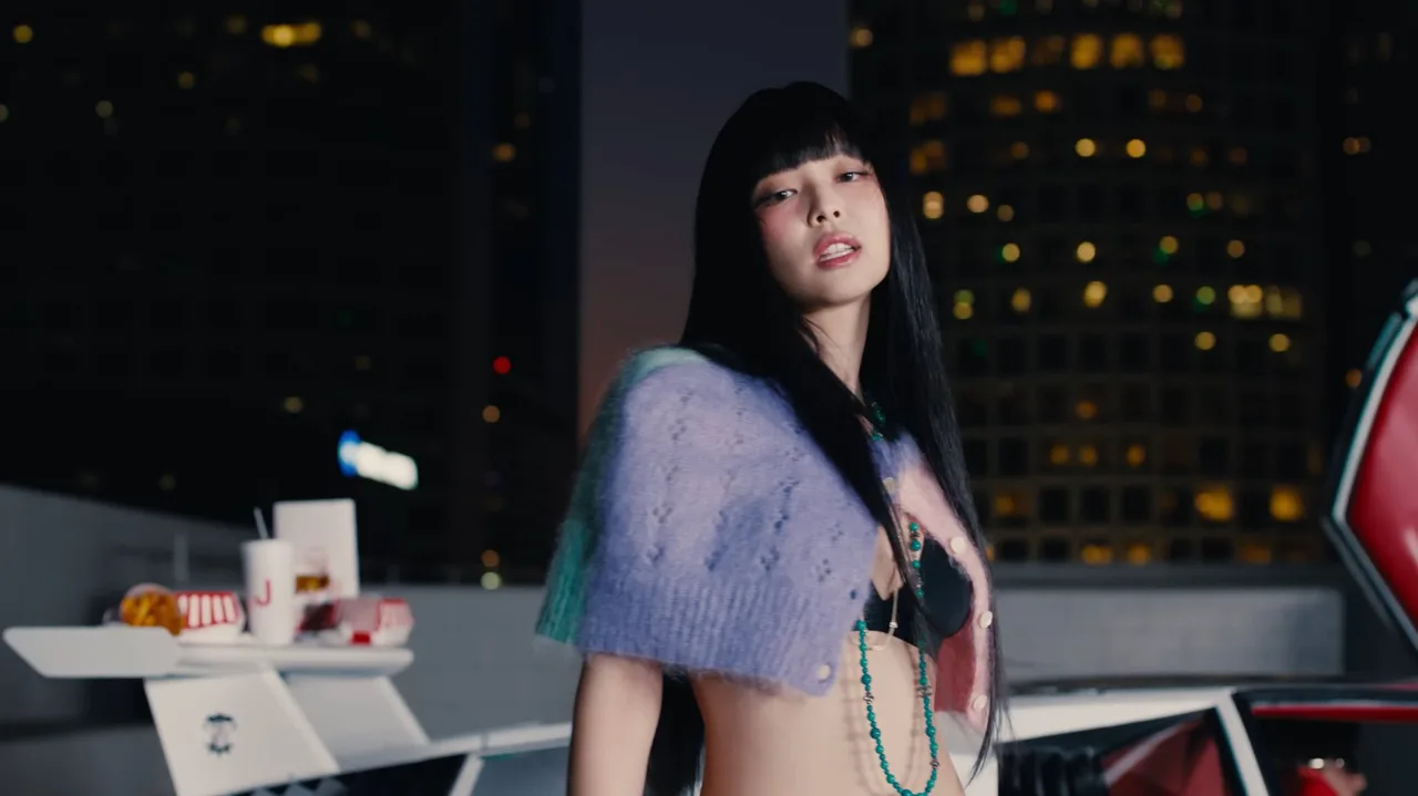 mantra-jennie-versace
