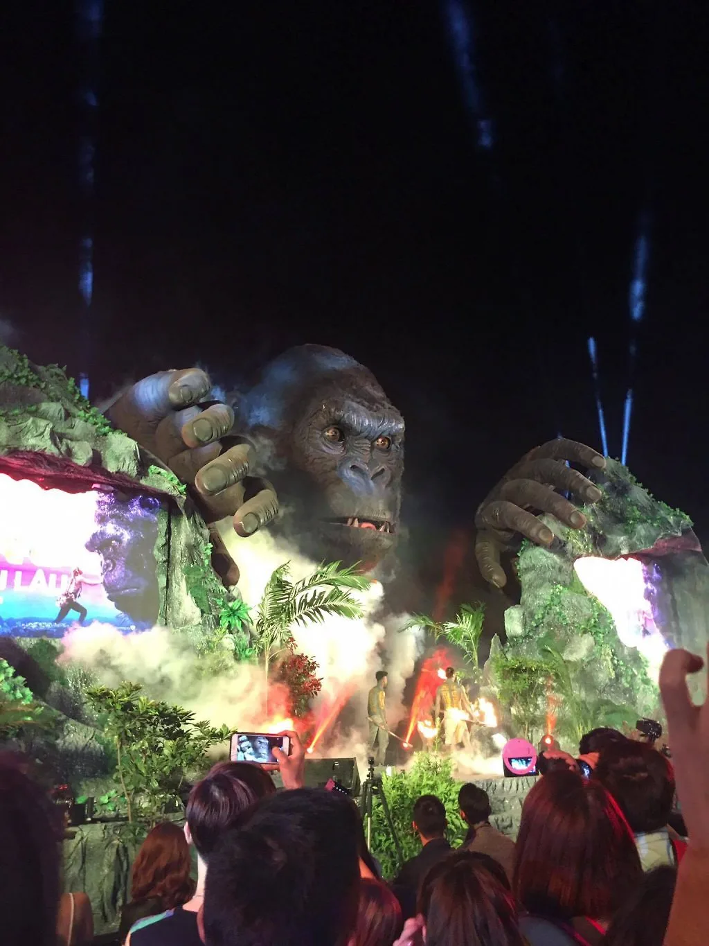 Sự cố hỏa hoạn tại lễ ra mắt phim bom tấn King Kong