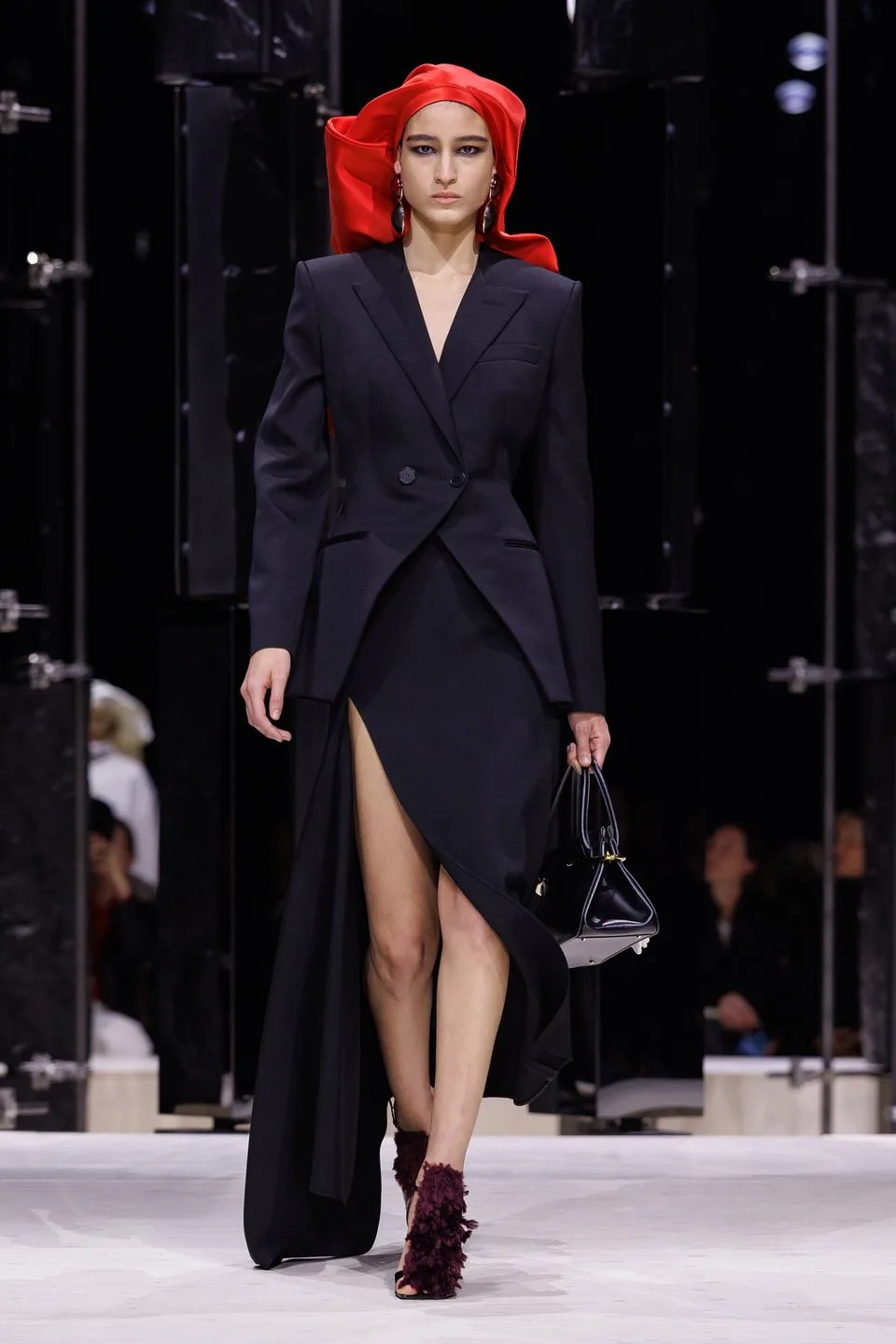 BST Givenchy Thu-Đông 2026