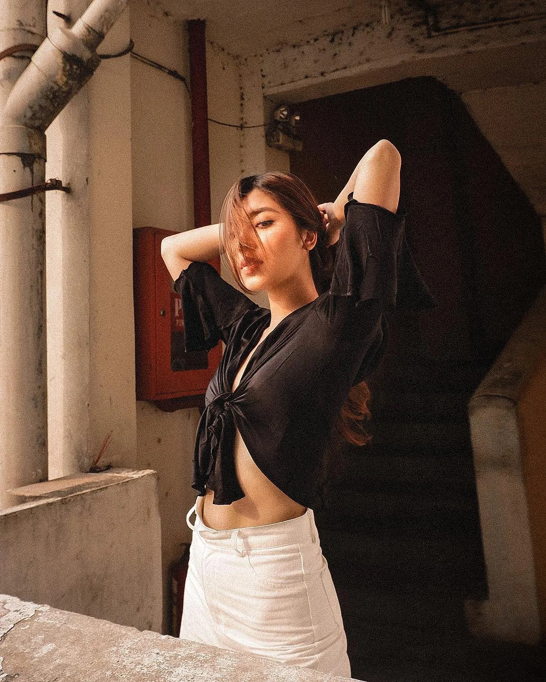 Áo buộc vạt - Xu hướng thời trang làm "say nắng" phái đẹp trong mùa Hè năm nay 9 Áo buộc vạt - Xu hướng thời trang làm "say nắng" phái đẹp trong mùa Hè năm nay 9