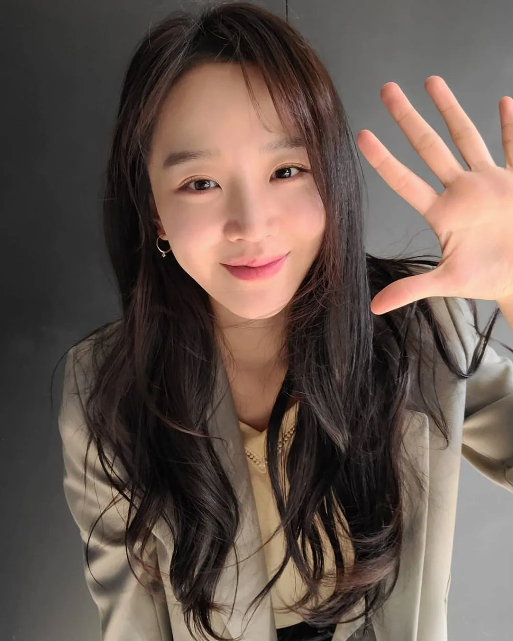 Shin Hye-sun trẻ trung với làn da trắng sứ. Shin Hye-sun trẻ trung với làn da trắng sứ.