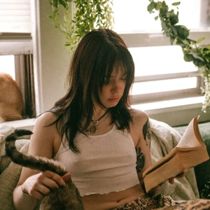 cô gái rèn luyện thói quen lành mạnh