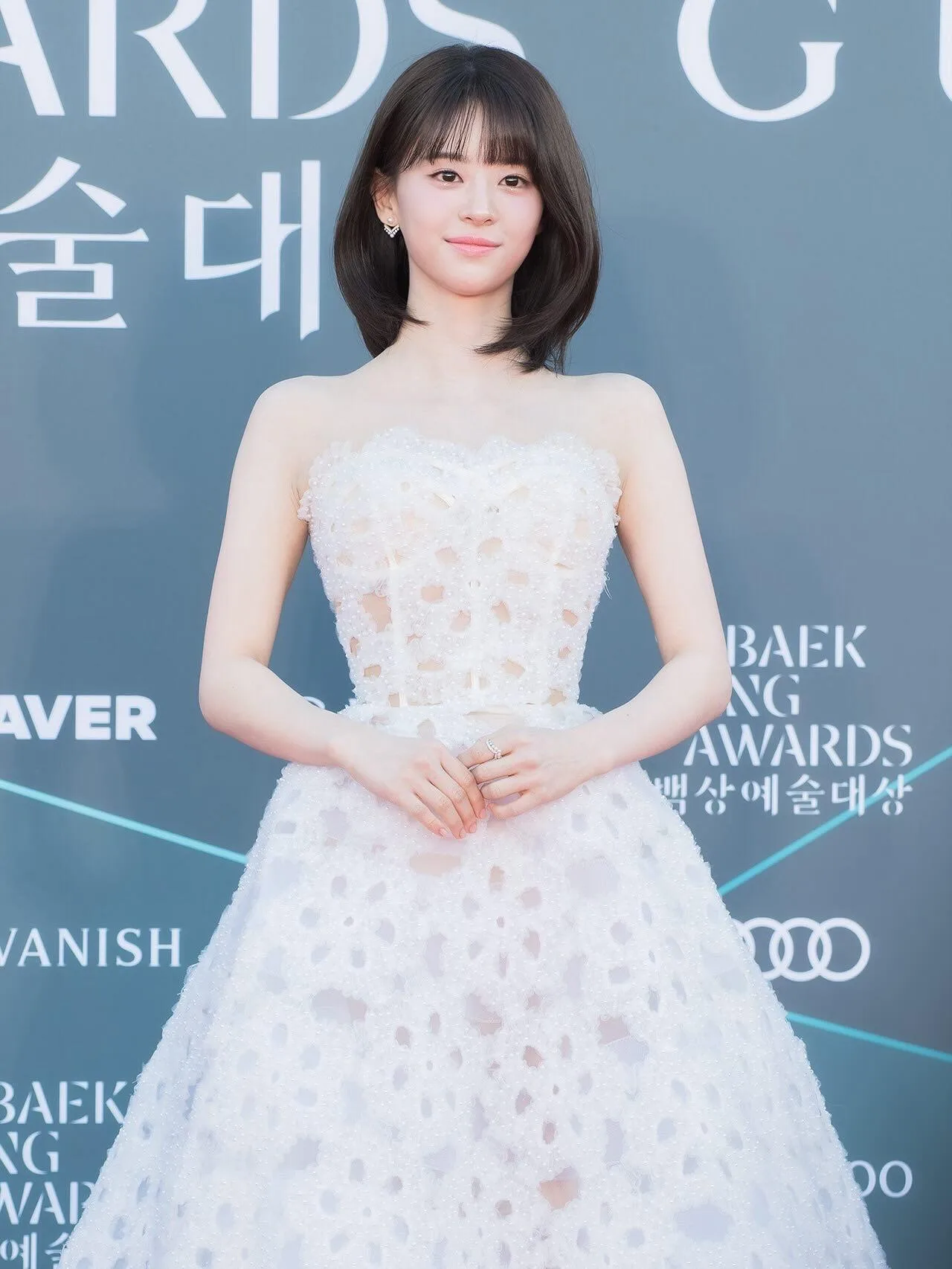 Jeon Soyoung tại lễ trao giải Baeksang 2026 trong trang sức Chaumet Joséphine Aigrette