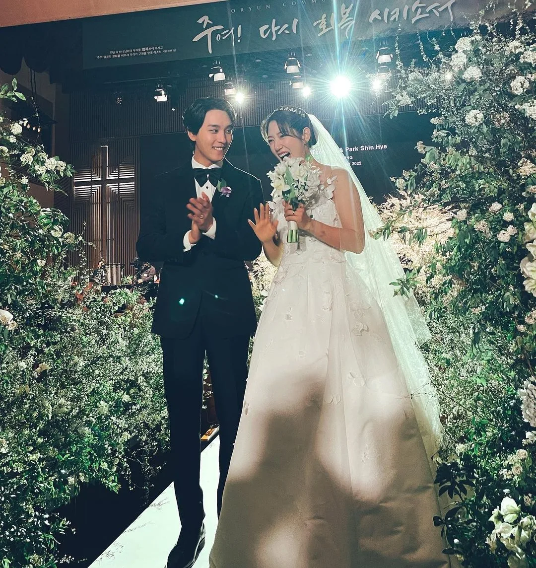 park shin hye và chú rể đám cưới