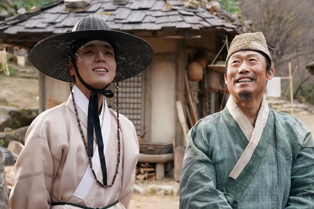 park ji hoon vai vua danjong và yoo hae jin vai trưởng thôn trong dưới bóng điện hạ