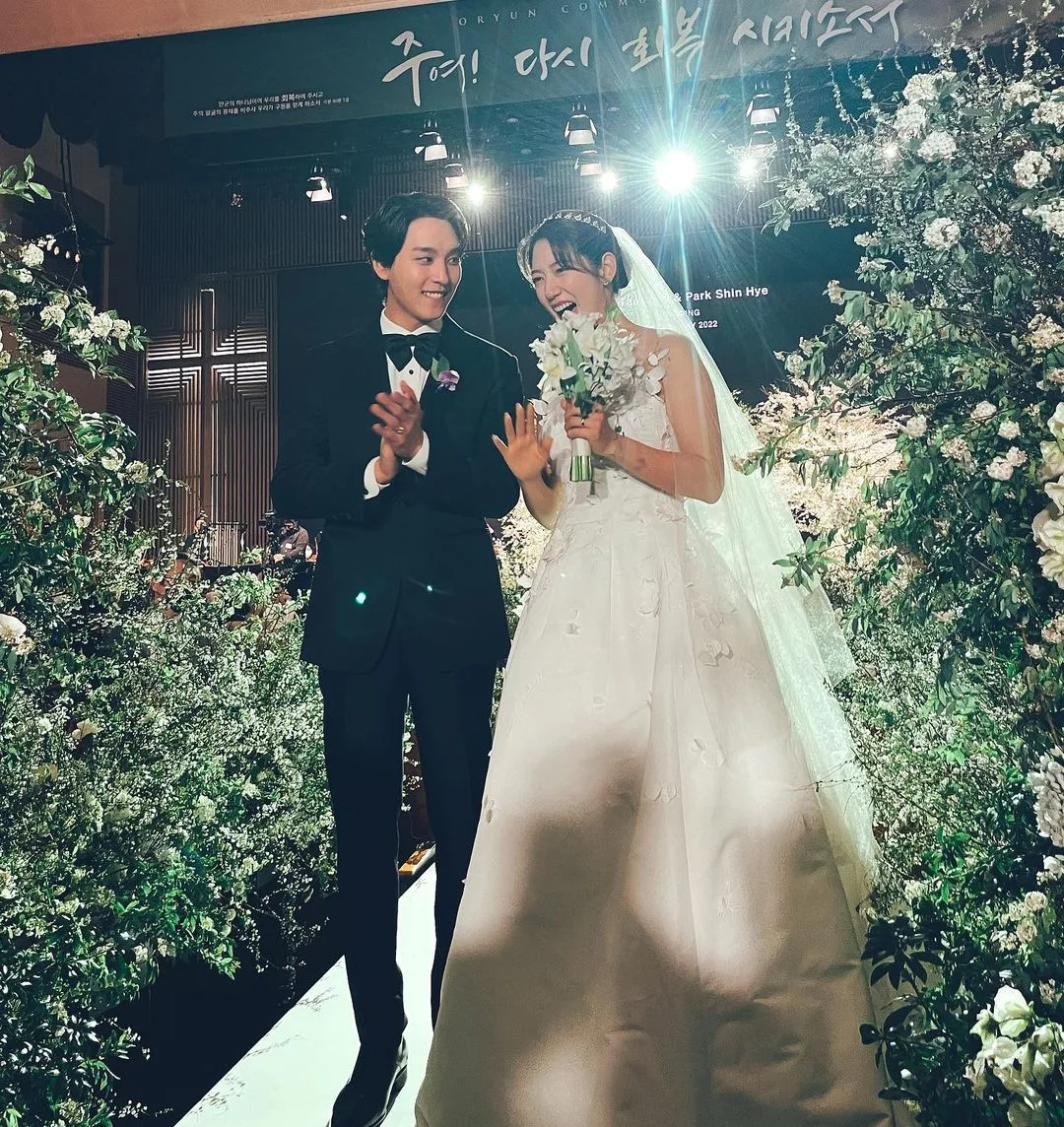park shin hye và chú rể đám cưới